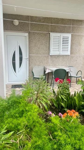 Apartmani Vela Makarska Exterior foto